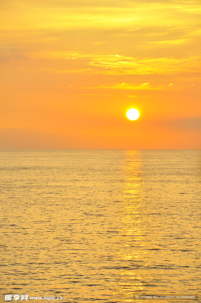 海上日出