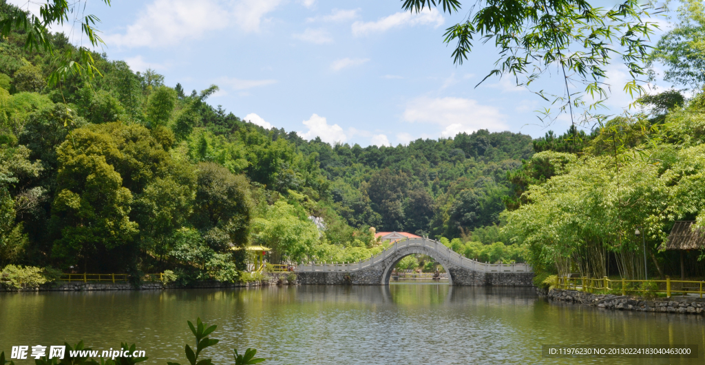 蓝天山水