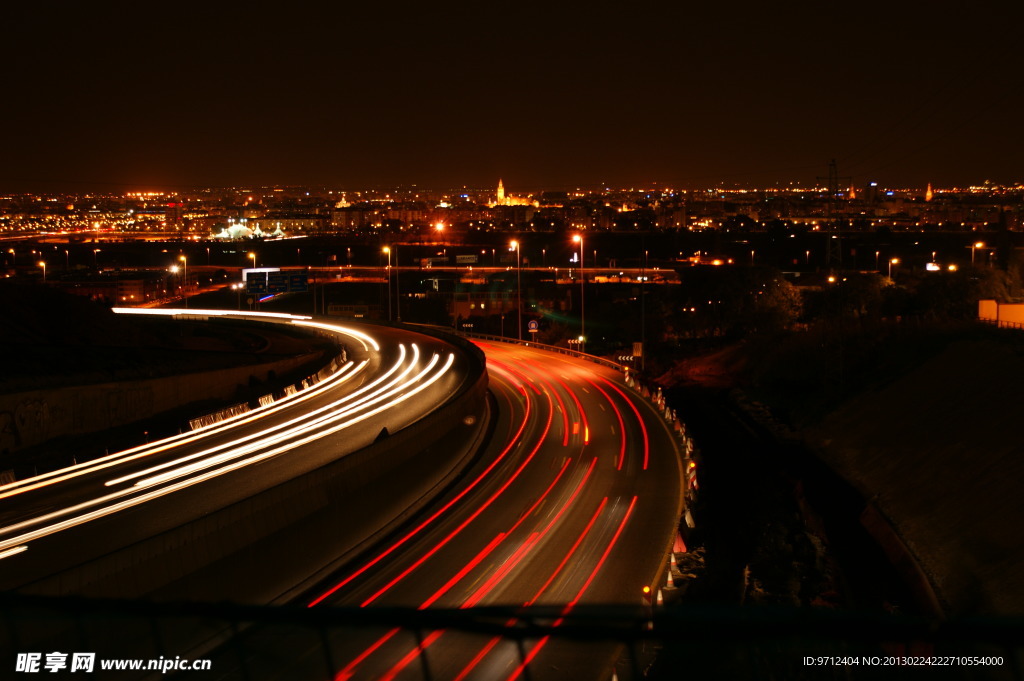 夜晚道路