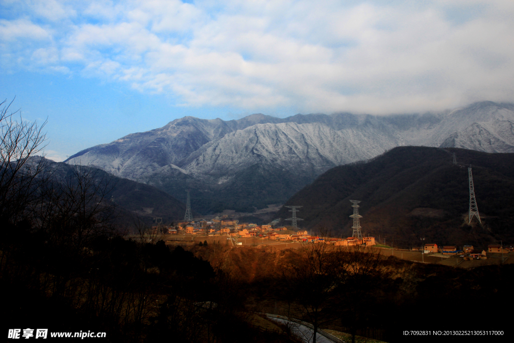 雪山晨光