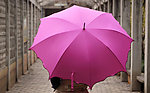 粉红色雨伞
