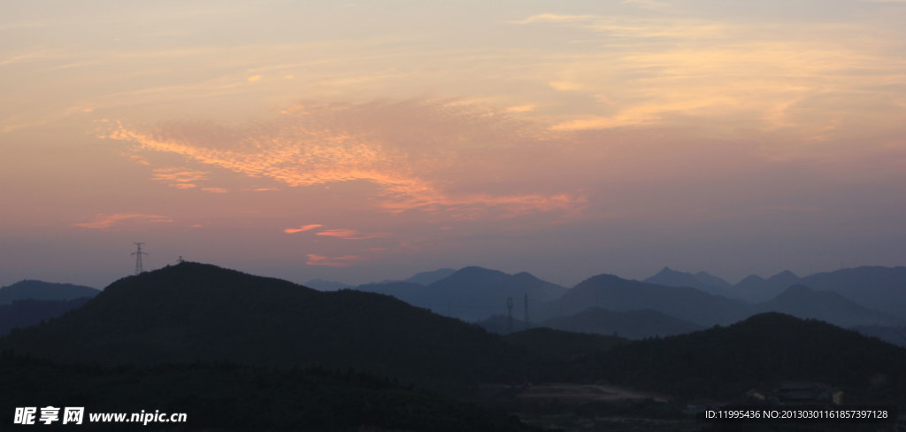 夕阳远山