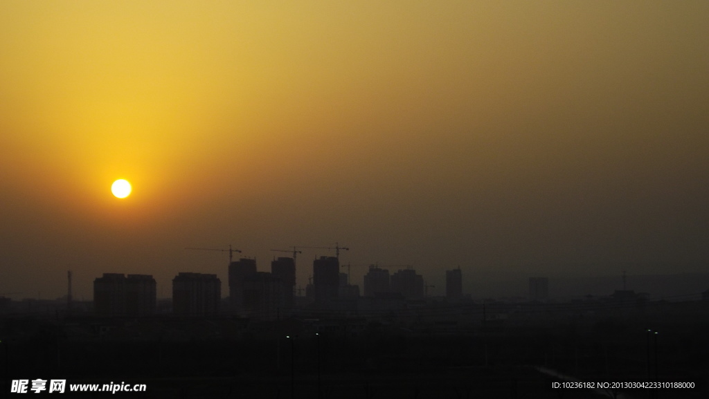 城市夕阳