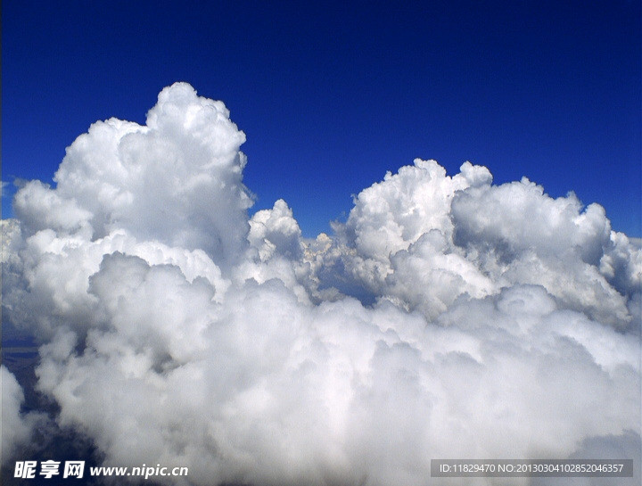空中俯视地面云朵天空视频素材