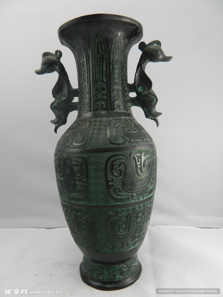 青铜器凤纹花瓶