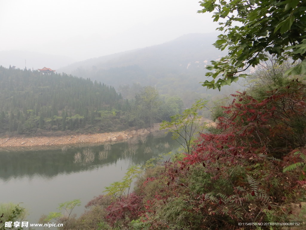 卢崖瀑布景区风景