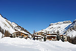 雪山下的村落