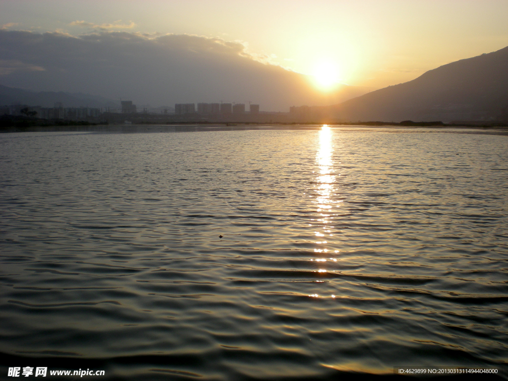 开县汉丰湖夕阳照