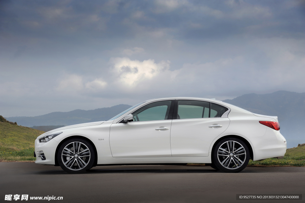 英菲尼迪Q50