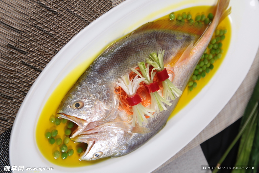 鸡油蒸黄鱼