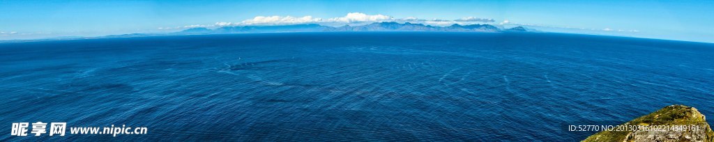 大海远山天空