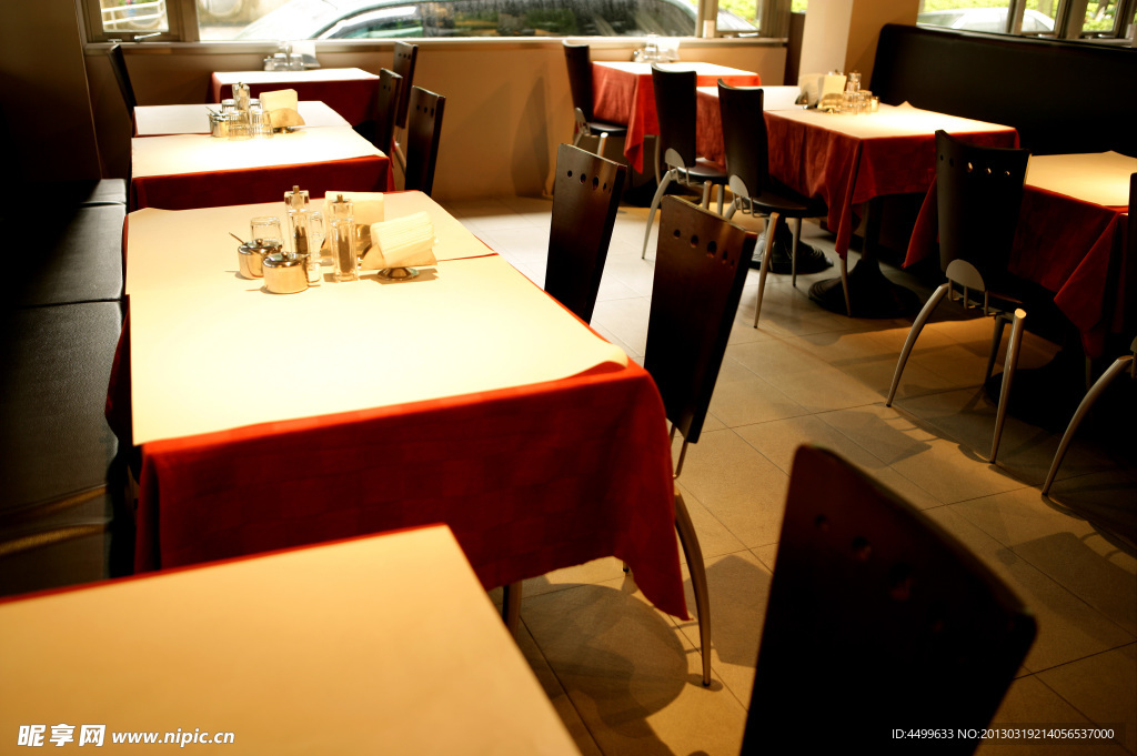 酒店餐桌