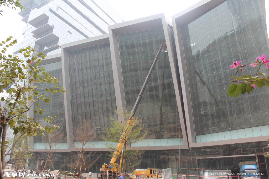 玻璃窗户建筑施工现场