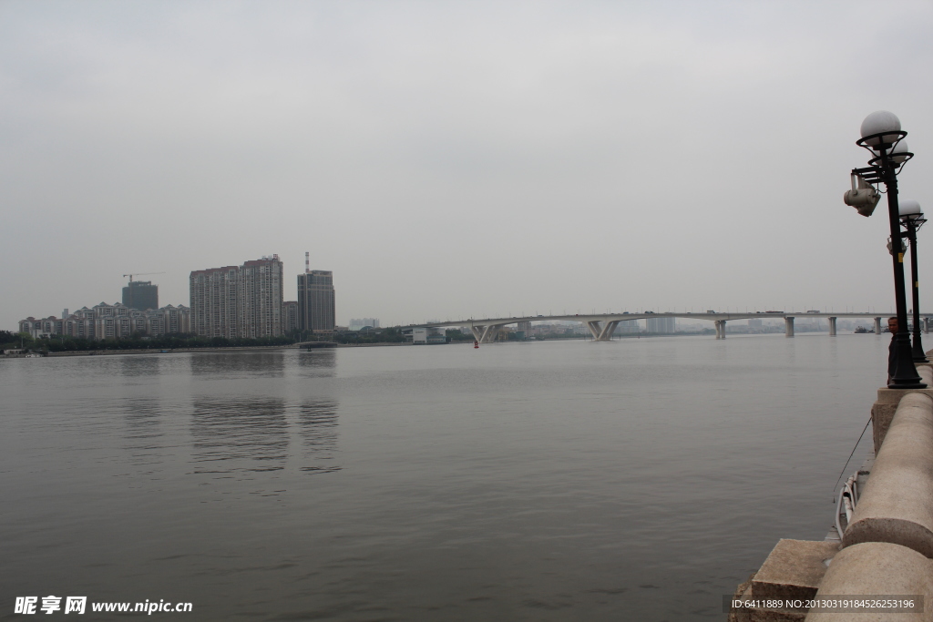 江边风景