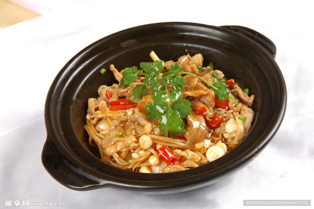 湘菜 金针肥牛煲