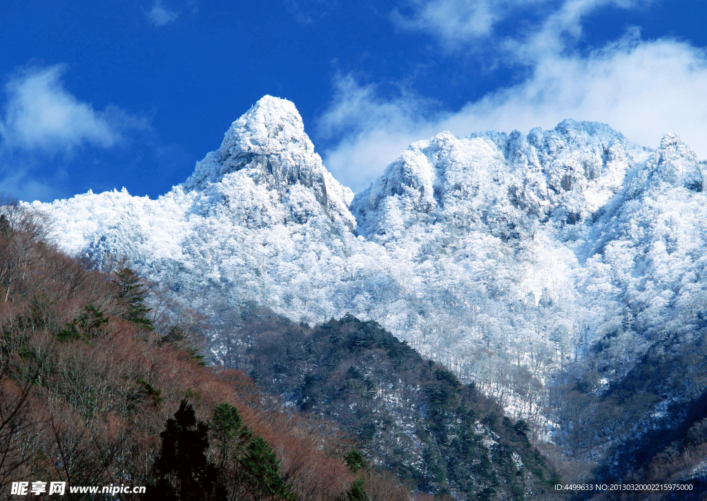 高原雪山