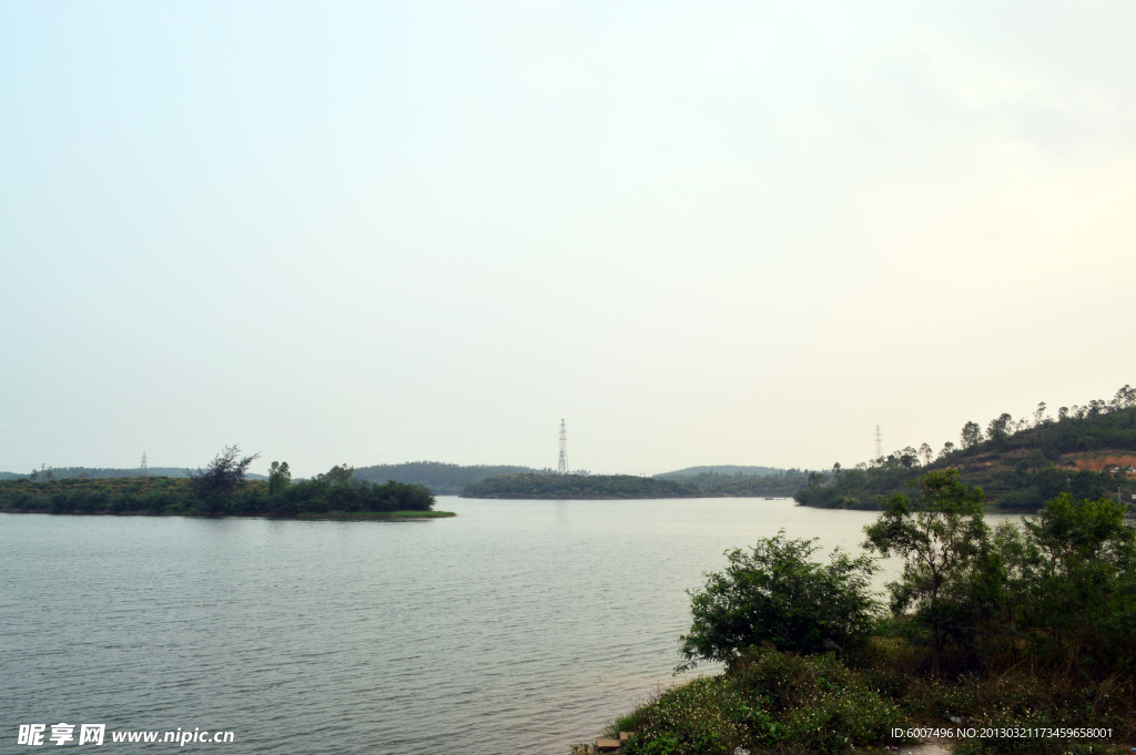 水库 人造湖 湖面