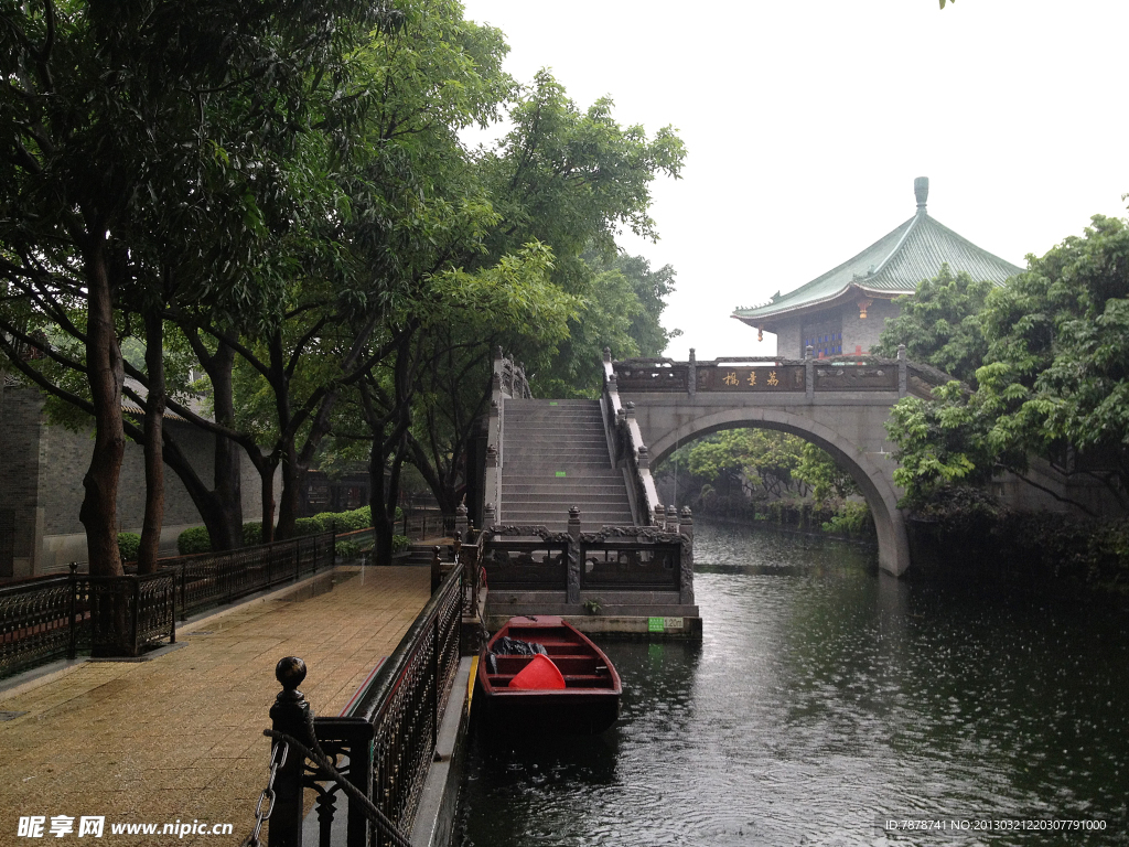 广州宝墨园雨景