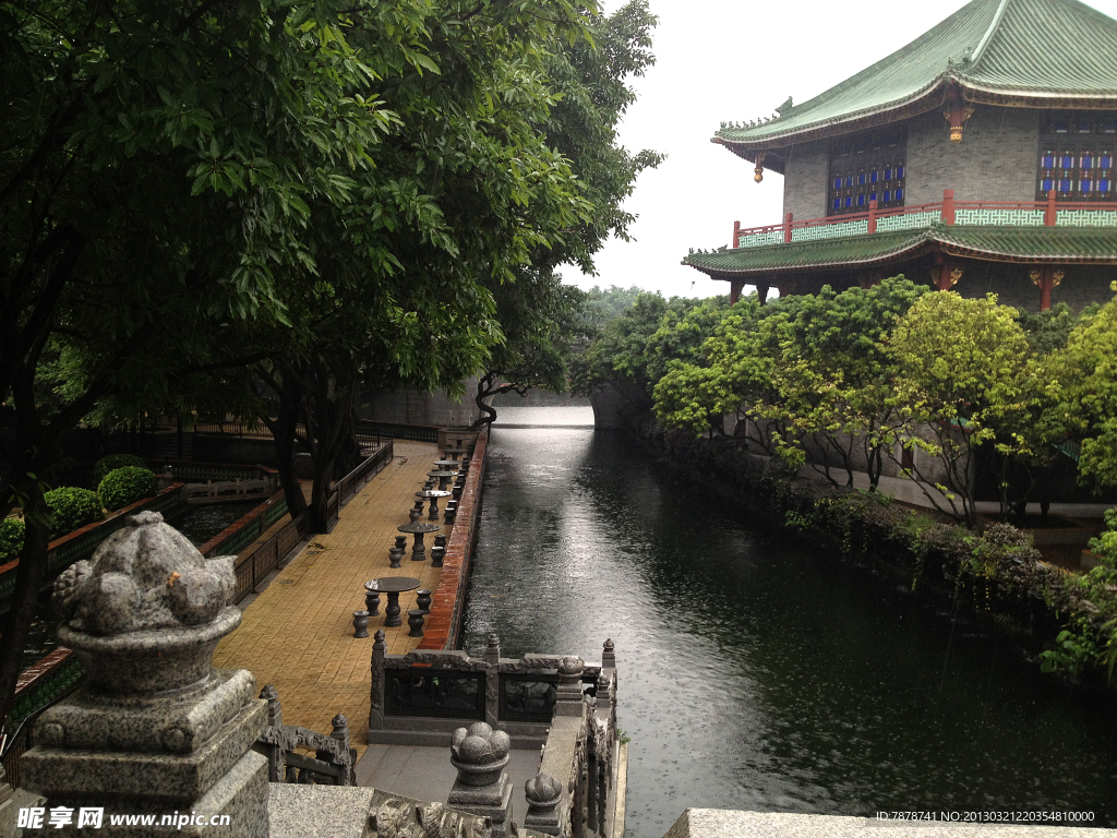 广州宝墨园雨中风景