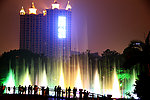 公园夜景喷泉