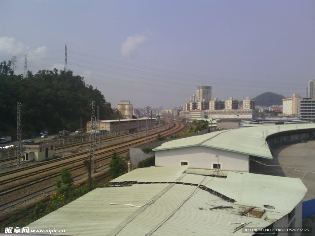 铁路旁