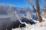 霜雪初染不冻河