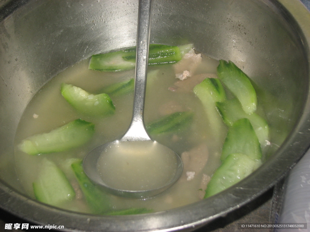 简简单单丝瓜瘦肉汤的家常做法_简简单单丝瓜瘦肉汤的做法大全-煲汤食谱网