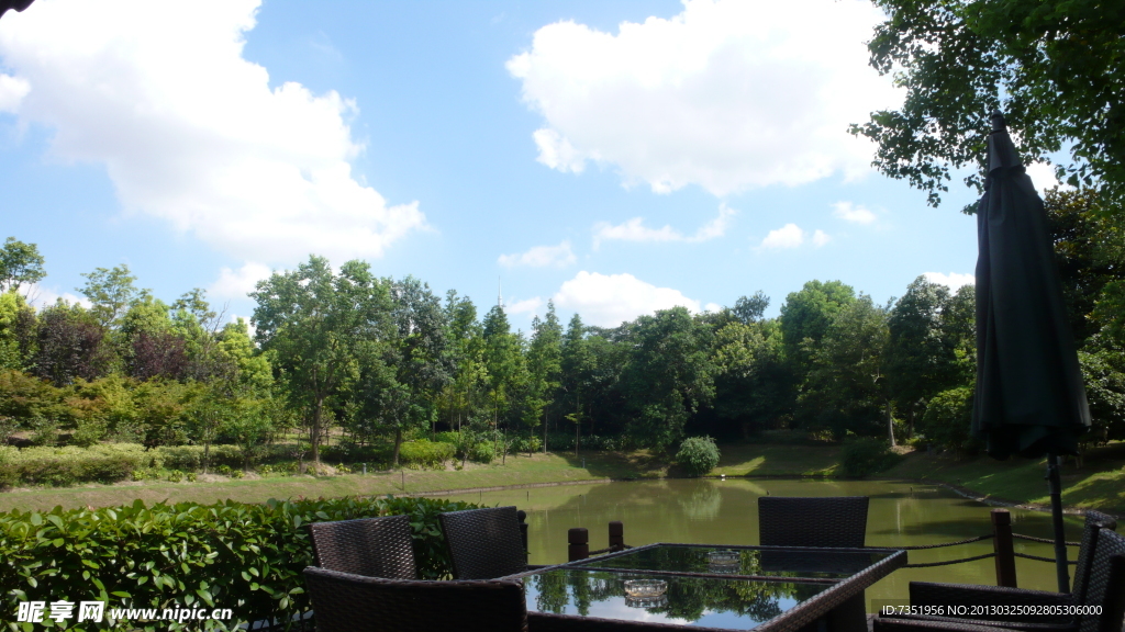 湖水园岭
