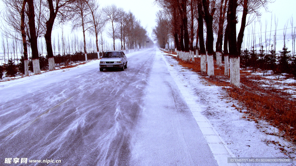 公路雪景