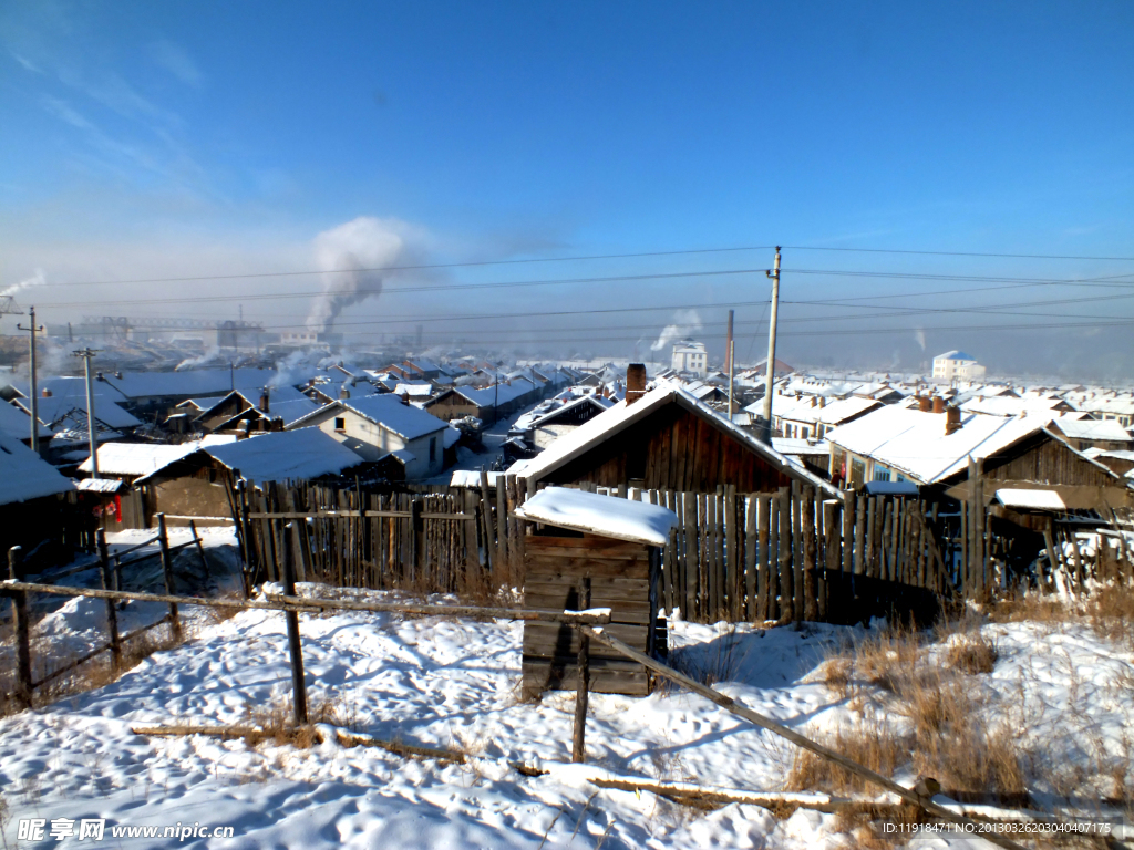 根河郊外民居冬景