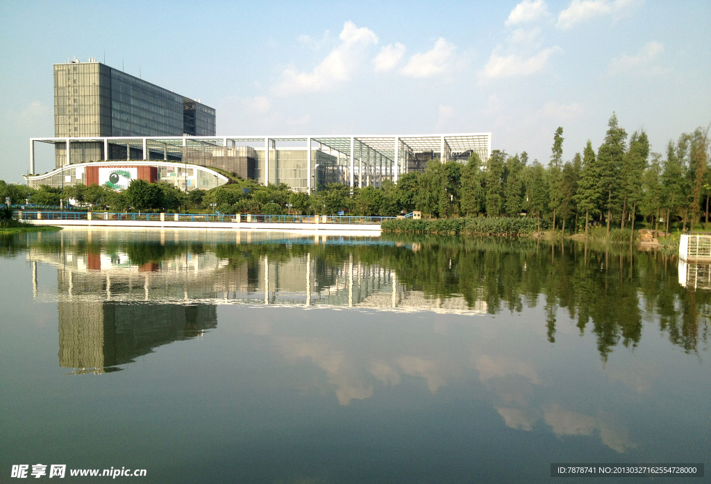 建筑景观水岸倒影图片