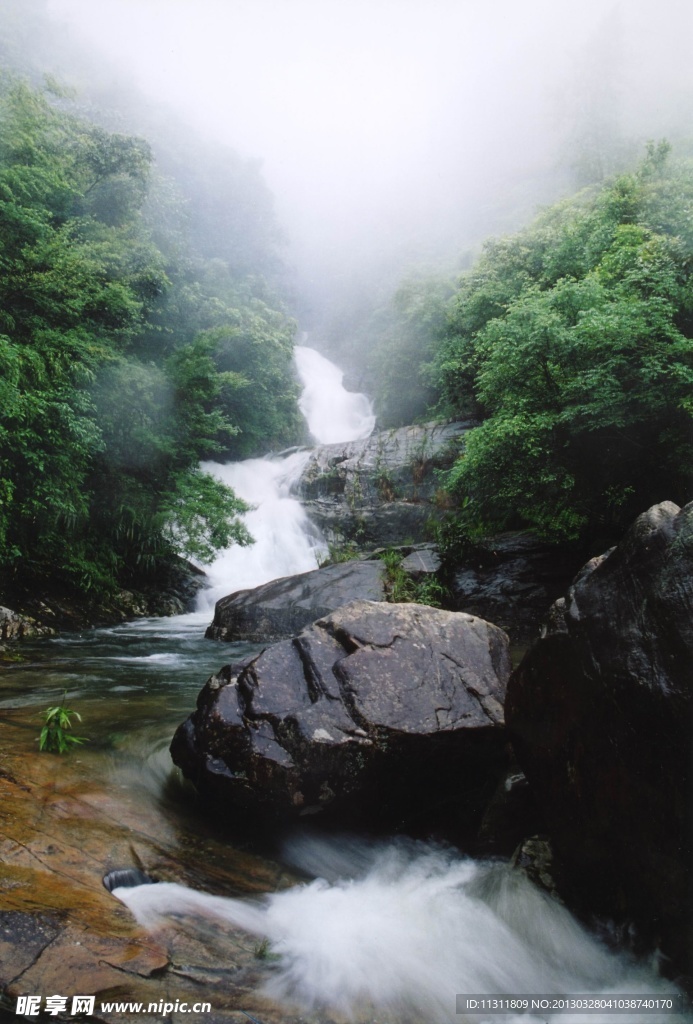 溪水