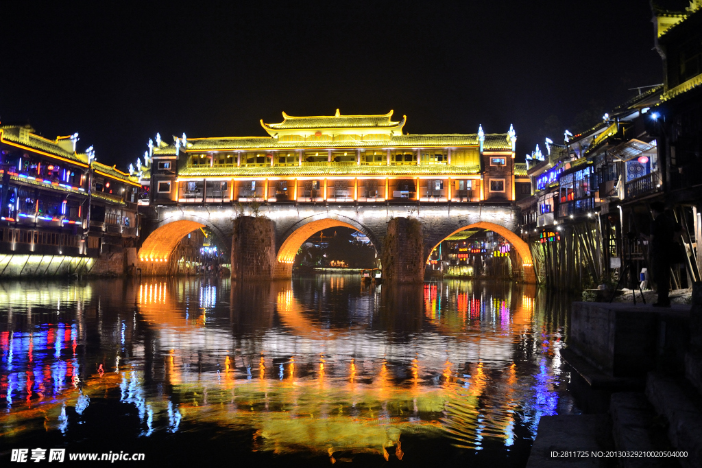 凤凰古城虹桥夜景