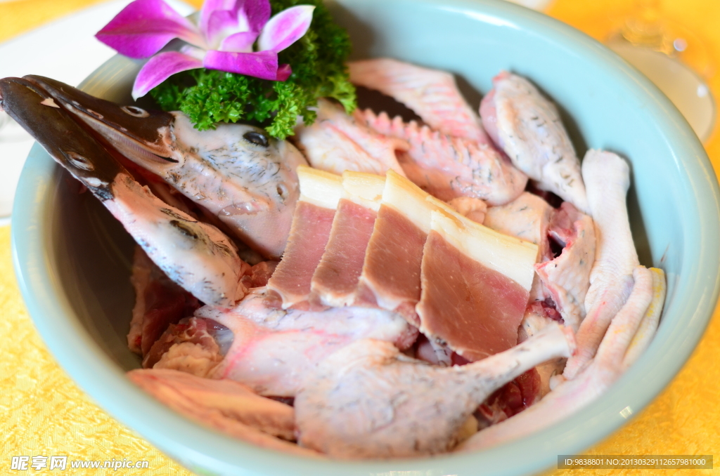 火腿蒸野鸭