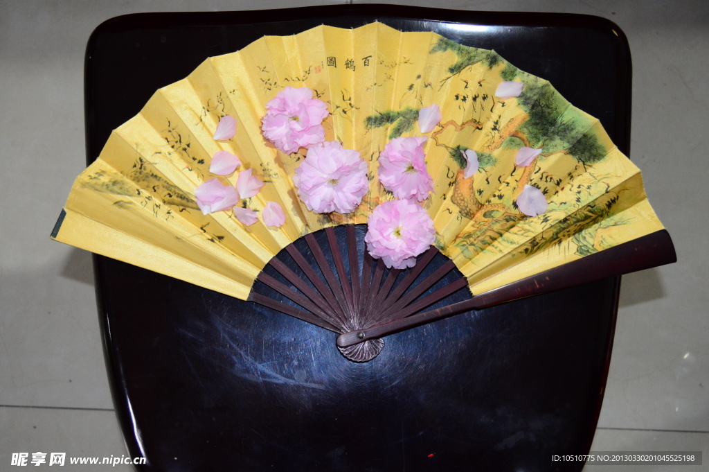 扇子与桃花