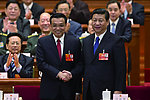 习近平与李克强握手