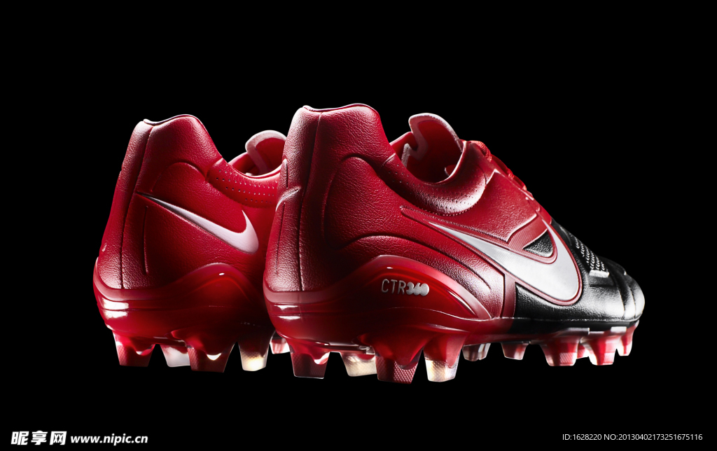 NIKE 足球鞋 运
