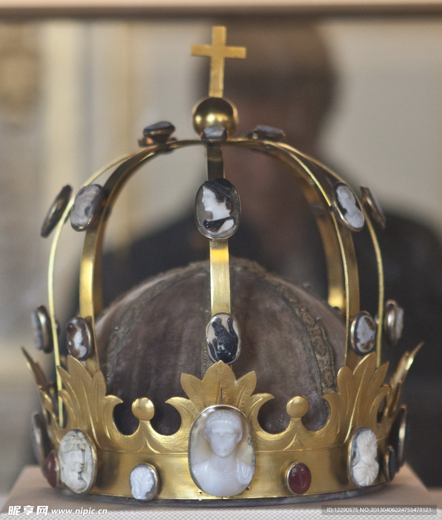 罗浮宫藏皇冠