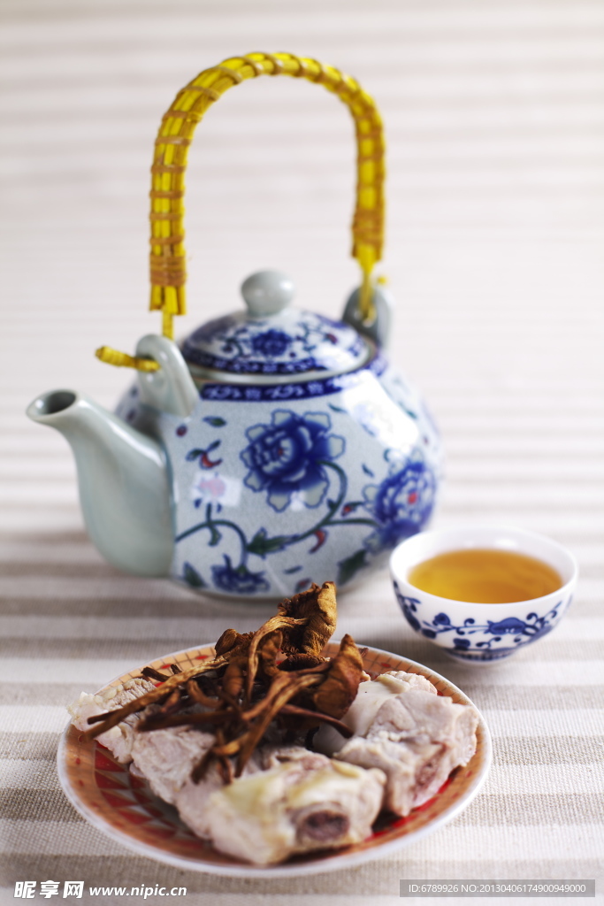 茶树菇炖排骨