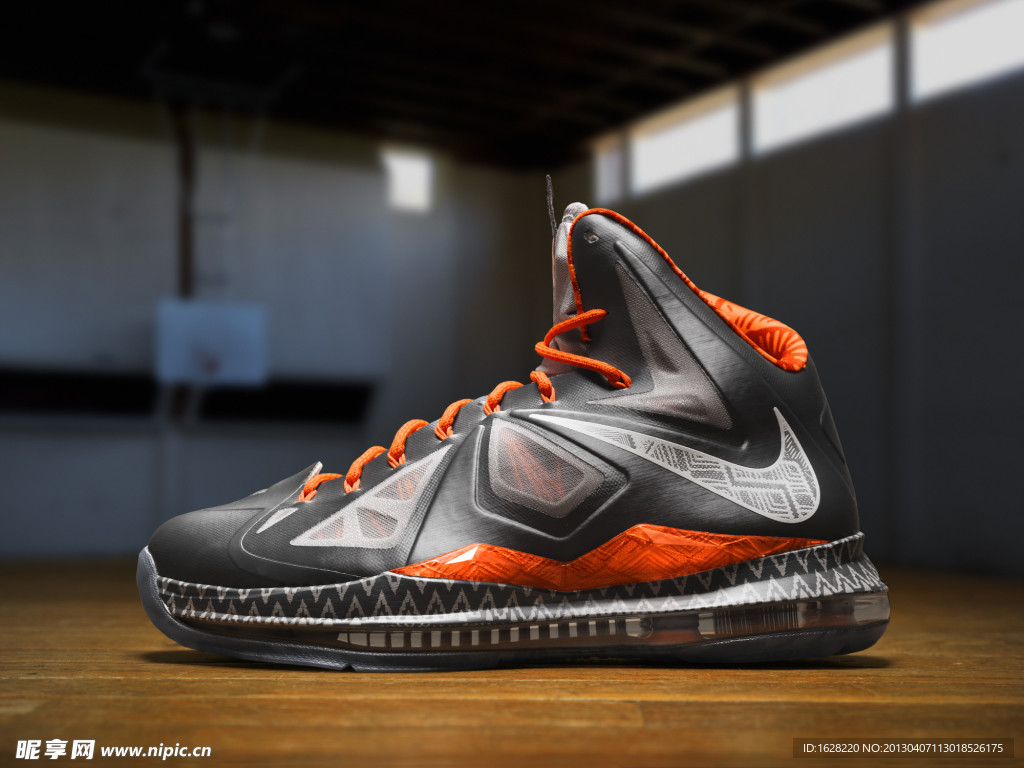 NIKE 篮球鞋