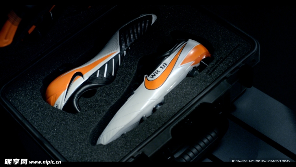 NIKE 足球鞋