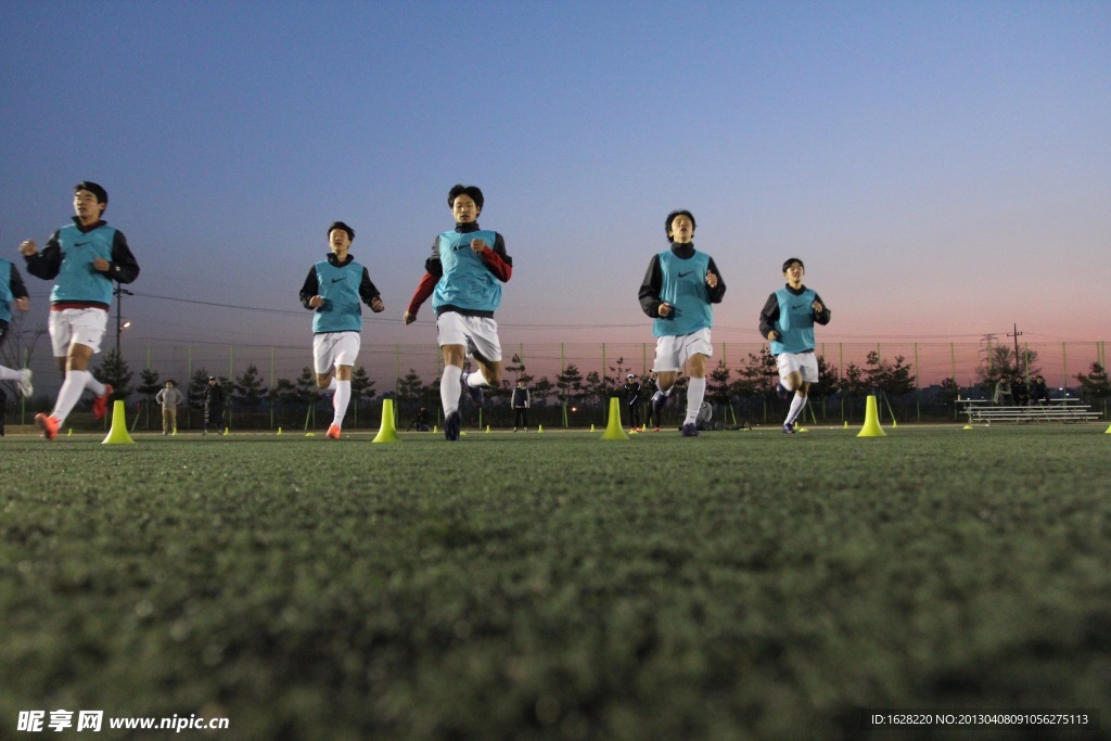 NIKE 青年足球