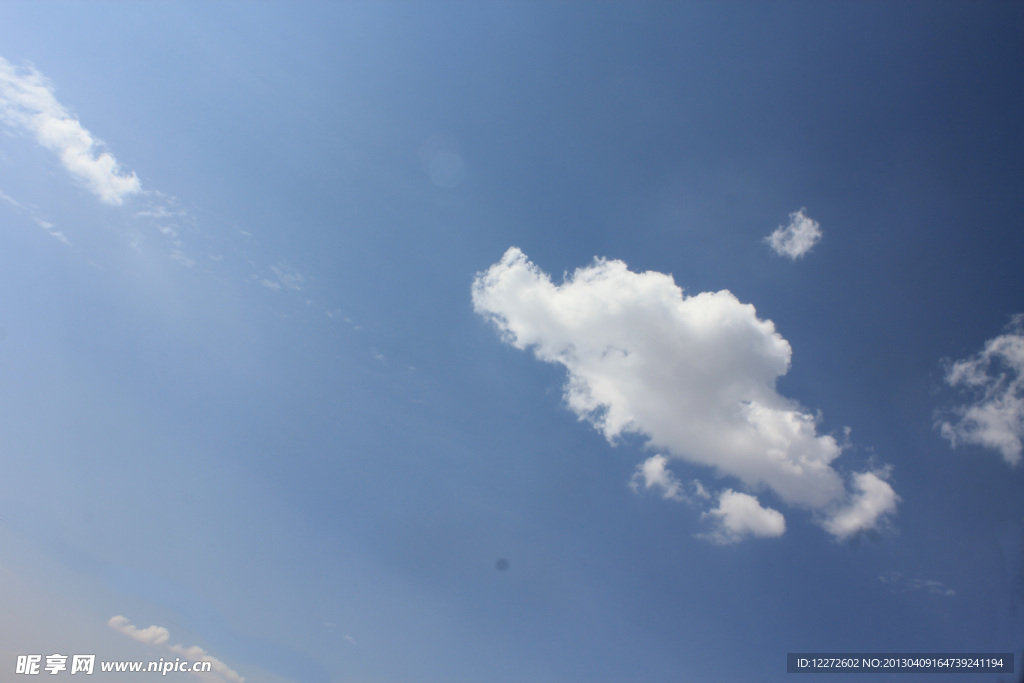 天空白云