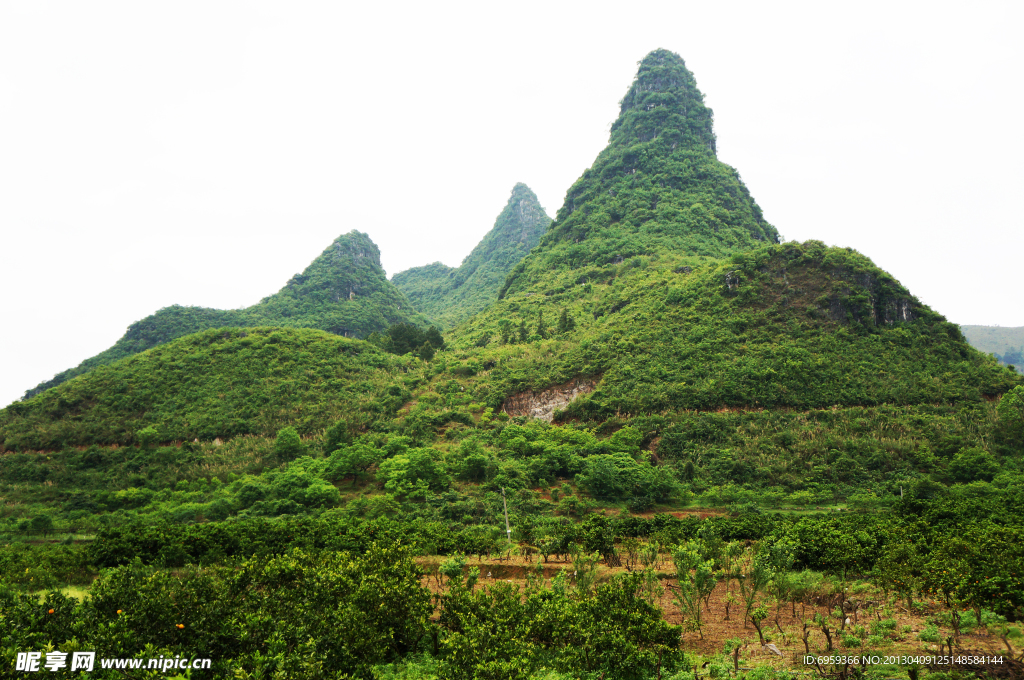 桂林平乐湖塘观音山