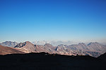 崇山峻岭