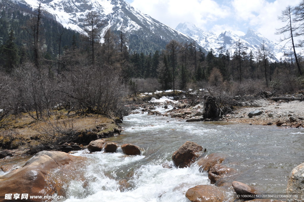 毕棚沟雪山