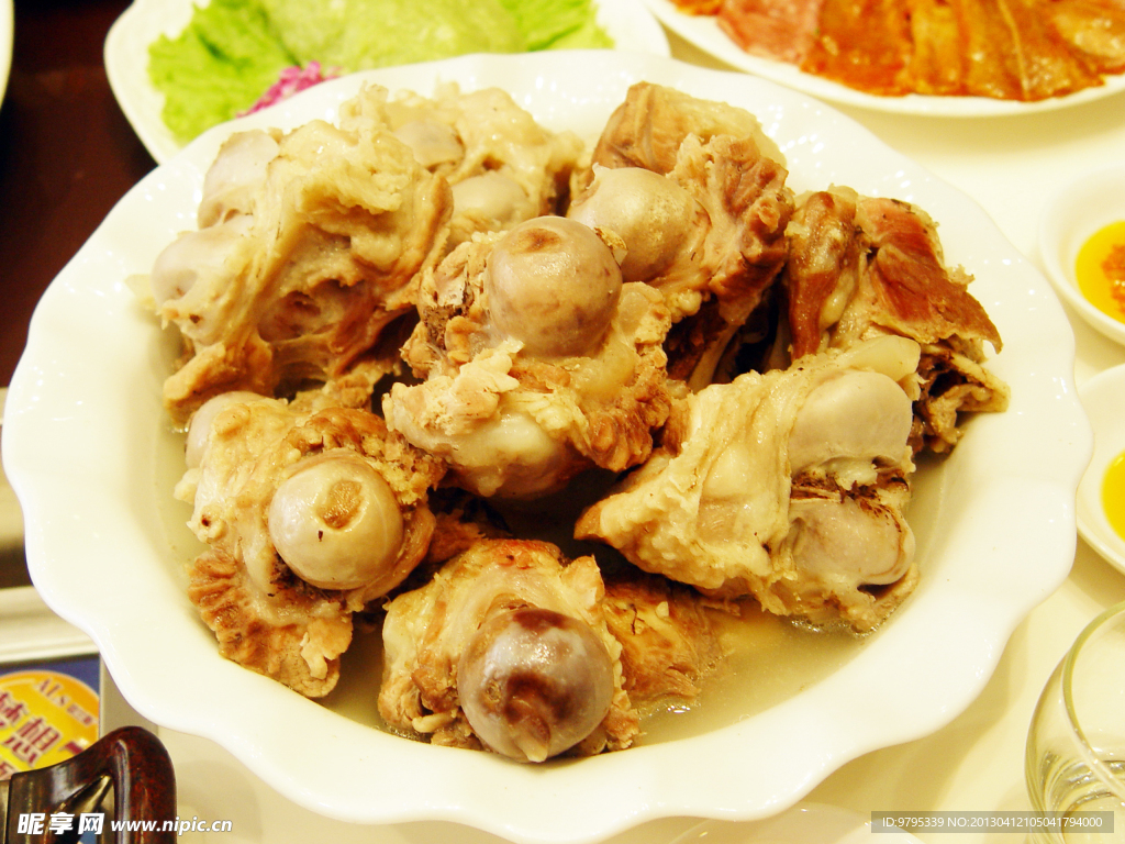 火锅 大骨头