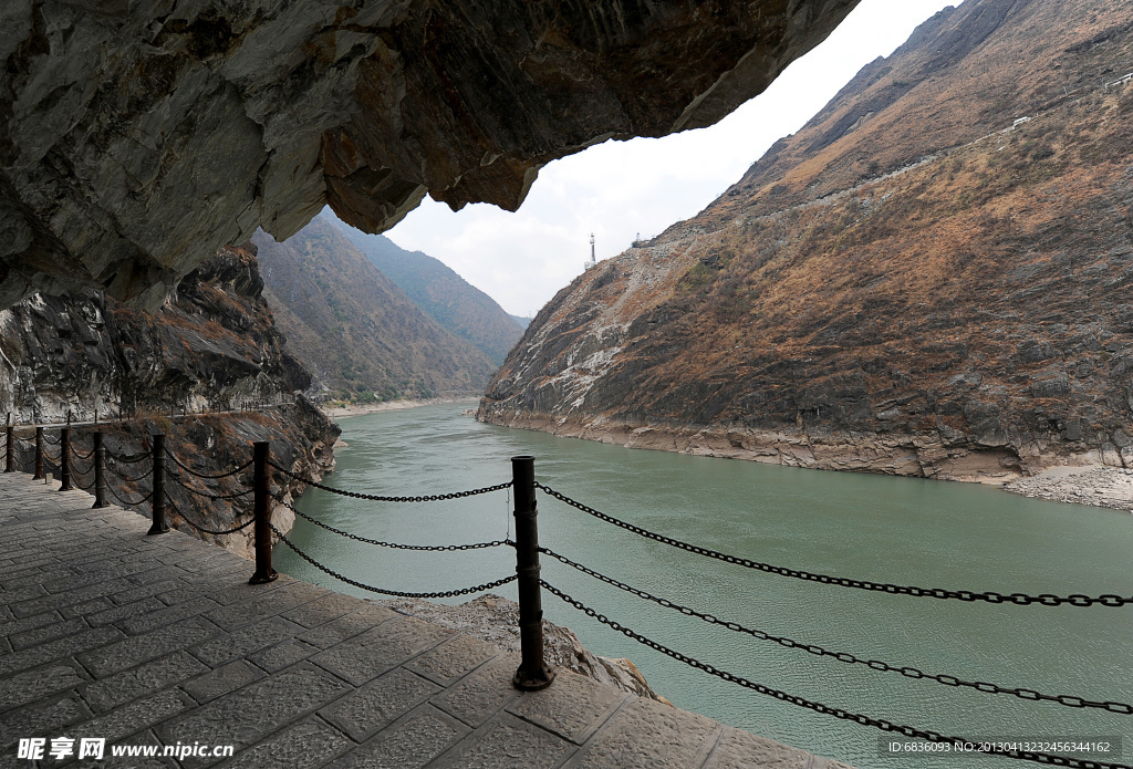 虑跳峡 虎口栈道