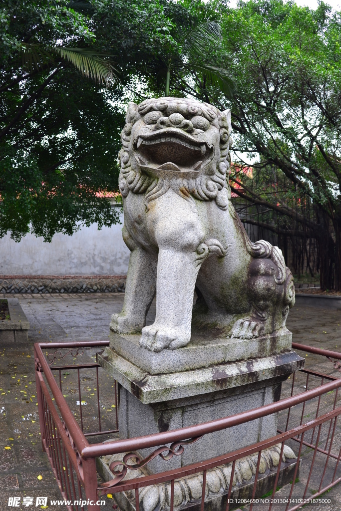 莆田广化寺内的石狮