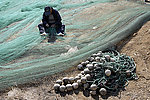 织补渔网 渔民